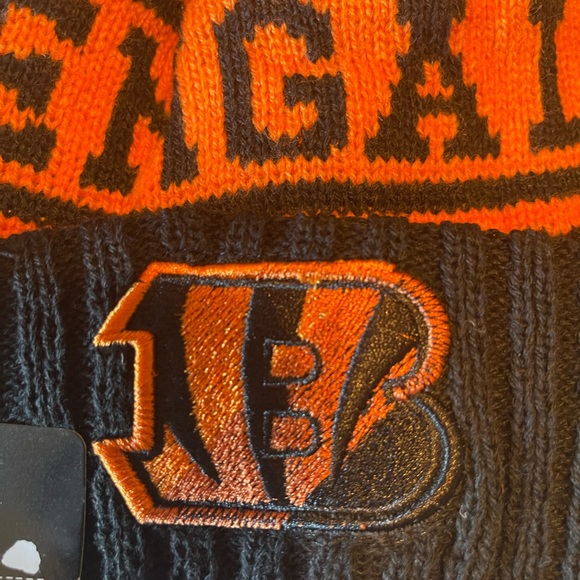 (NWT) 2022 CINCINNATI BENGALS BEANIE!! WHILE SUPPLIES LAST ONLY $19🔥🔥 - Picture 9 of 12